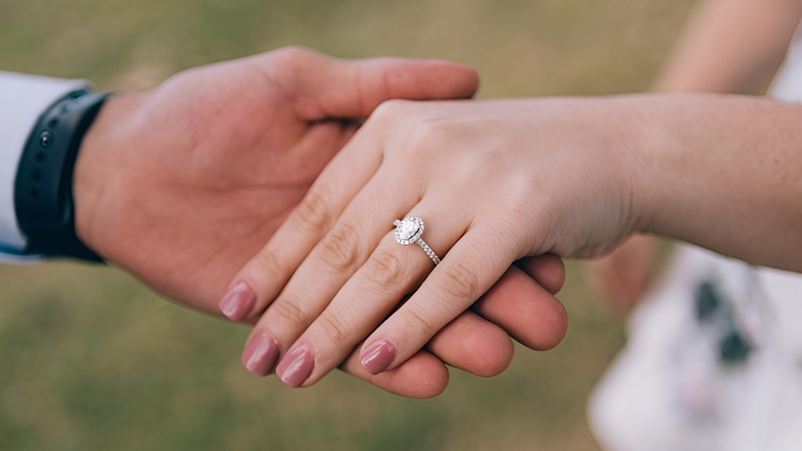 Vàng 14K bền bỉ, hiện đại hay vàng 18K sang trọng, đậm màu? Mỗi lựa chọn đều kể một câu chuyện riêng
