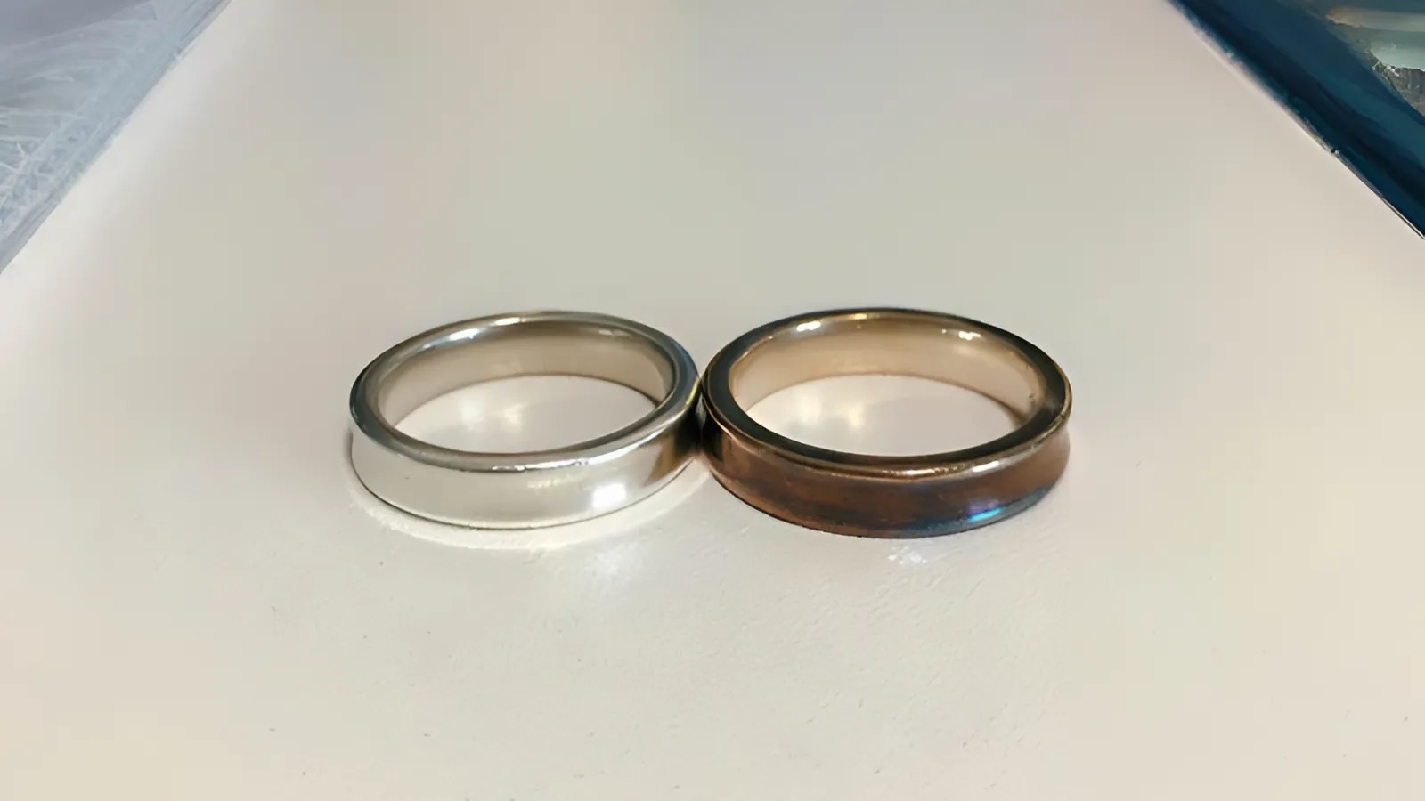 Bạc 925 bền và ít xỉn màu hơn bạc nguyên chất.