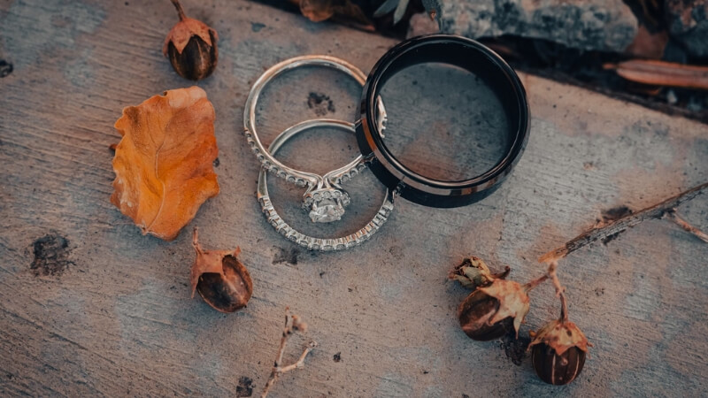 Nhẫn cưới không chỉ dừng lại ở giá trị của một món trang sức mà còn ẩn chứa những ý nghĩa tinh thần