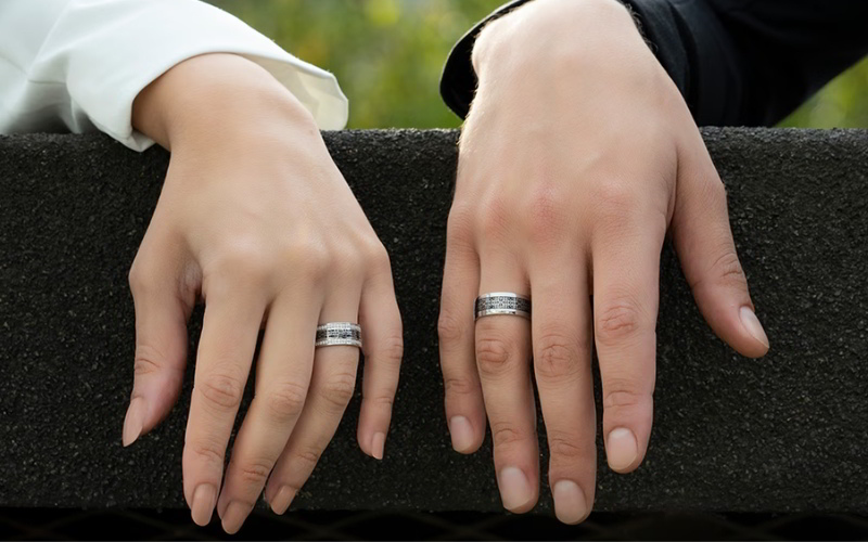 Nhẫn cưới màu trắng mang đến vẻ đẹp thanh lịch
