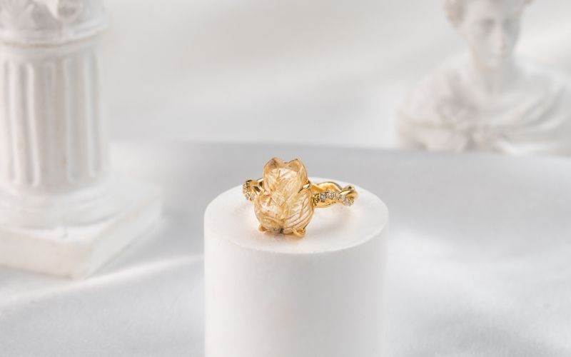 Bạn cần tránh để nhẫn hồ ly bị va đập mạnh, rơi rớt, hoặc bị chèn ép bởi các vật nặng