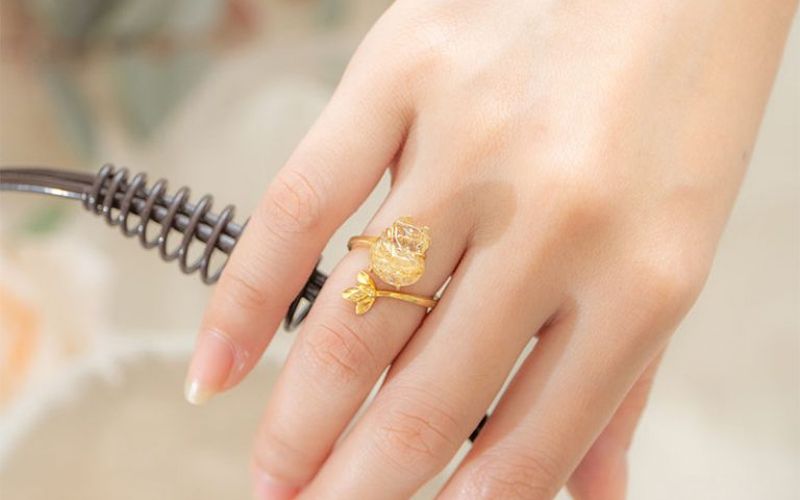 Một chiếc nhẫn "hợp mệnh" sẽ như lá bùa hộ mệnh, mang lại may mắn, giúp bạn vượt qua khó khăn