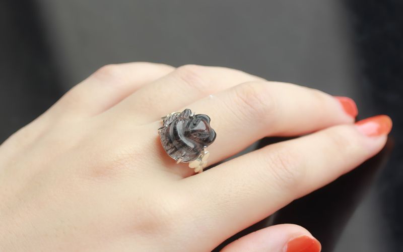 Hồ Ly là linh vật phong thủy tượng trưng cho sự thông minh, quyến rũ và may mắn trong tình duyên