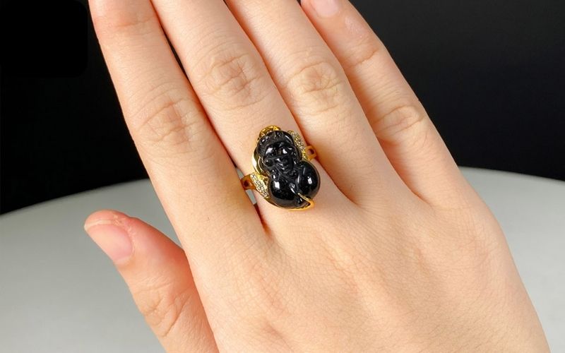 nhẫn Tỳ Hưu cần được vệ sinh thường xuyên để giữ được vẻ đẹp và năng lượng tốt nhất