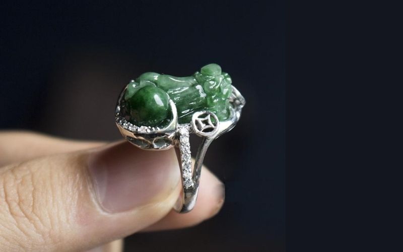 Tốt nhất là chính chủ nhân của nhẫn Tỳ Hưu nên tự mình thực hiện nghi thức khai quang