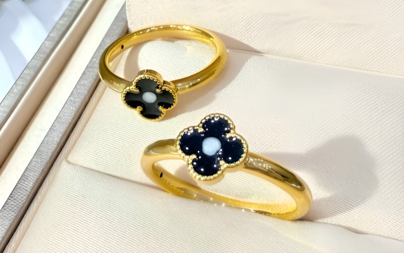 Độ cứng vượt trội giúp trang sức vàng 14K bền đẹp hơn khi sử dụng hàng ngày.