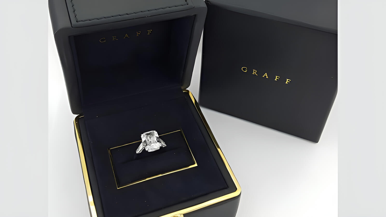 Nổi tiếng với những thiết kế siêu mỏng và đầy sáng tạo