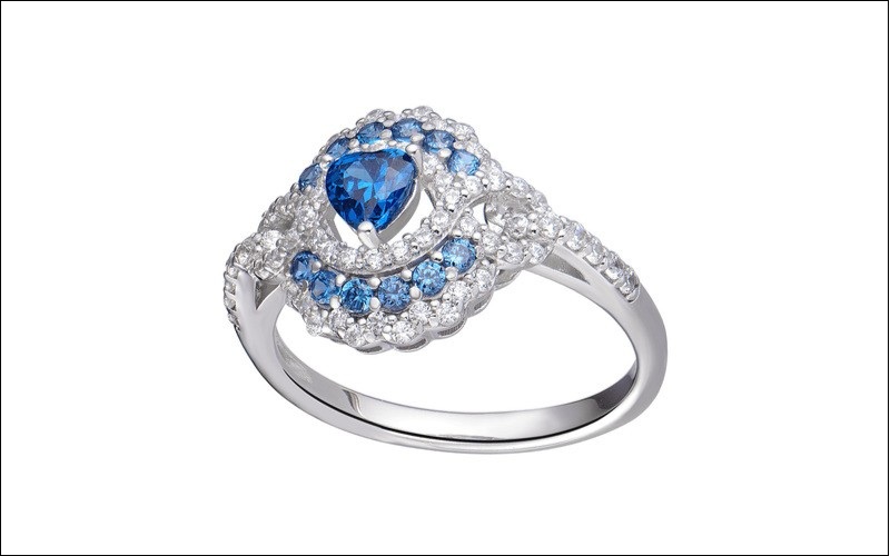 Nhẫn đính đá xanh cho người mệnh Thủy