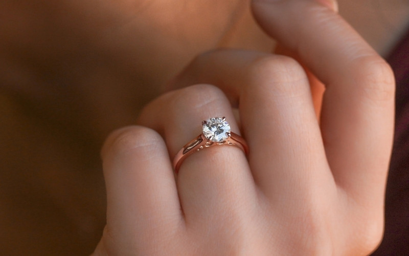 Ngón áp út mang nhiều ý nghĩa về mặt tình cảm và hôn nhân