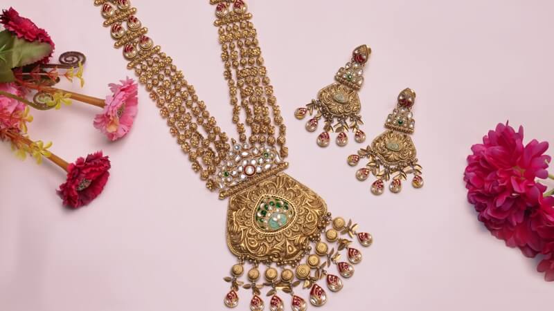 Vóc dáng là một yếu tố quan trọng không kém khi lựa chọn dây chuyền cưới