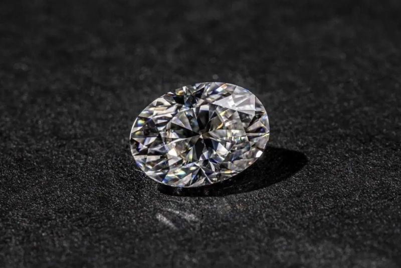 Kim cương giác cắt bầu dục (Oval Cut)