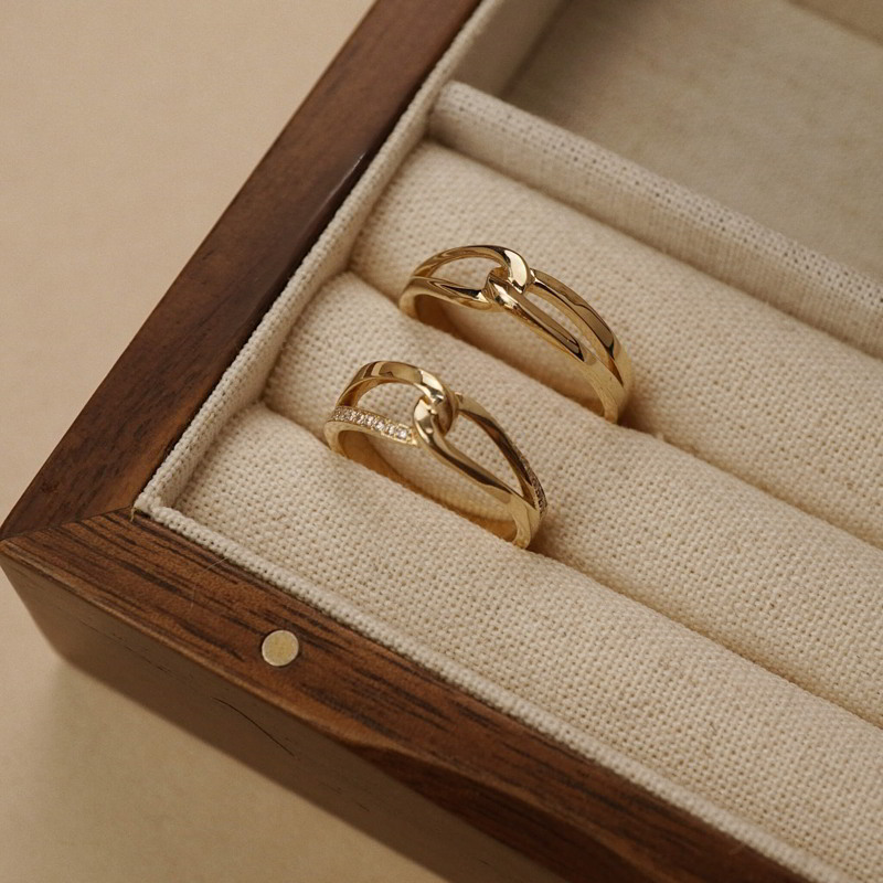 Chọn nhẫn cưới 14K, 18K bền đẹp và ý nghĩa.