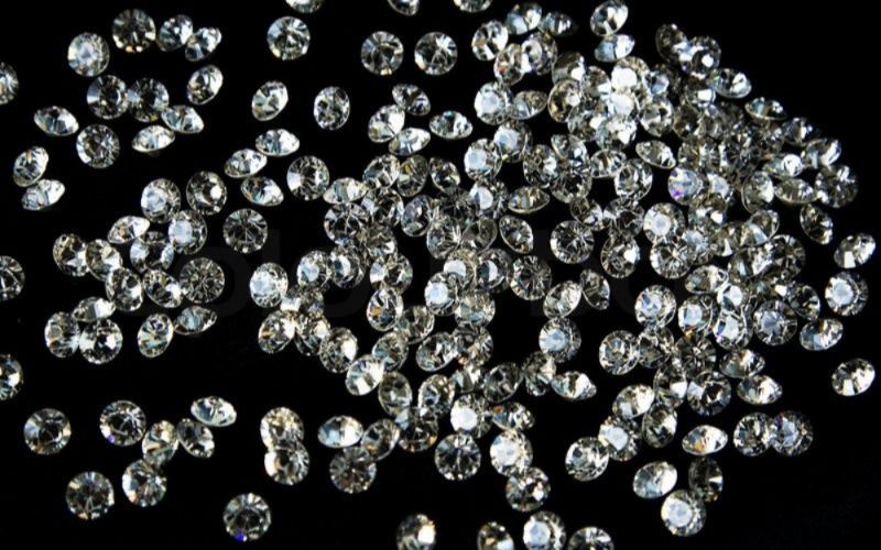 Kim cương tấm thường có đường kính dưới 3.6 ly (milimet) hoặc trọng lượng dưới 0.18 carat