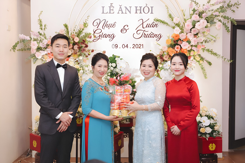 Buổi lễ ăn hỏi diễn ra trong không khí ấm cúng và ý nghĩa
