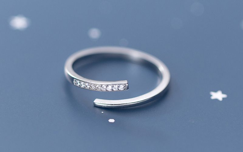 Mang nhẫn đến cửa hàng uy tín để kiểm tra định kỳ