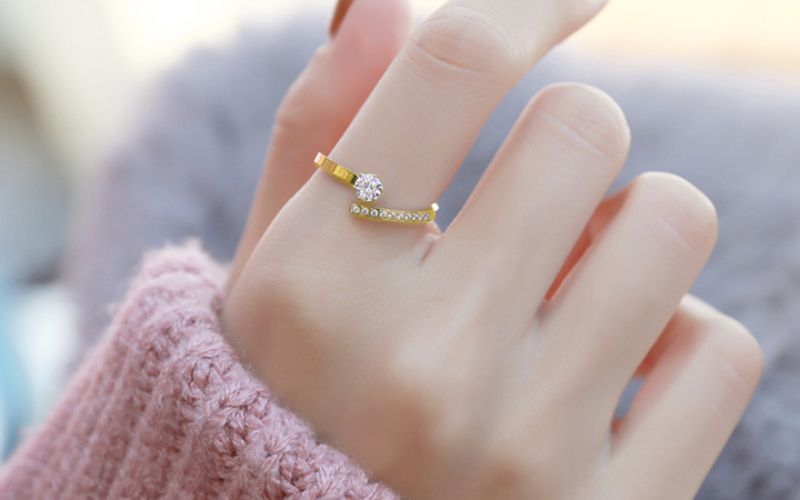 Phối nhẫn Bypass đồng điệu với các loại trang sức khác