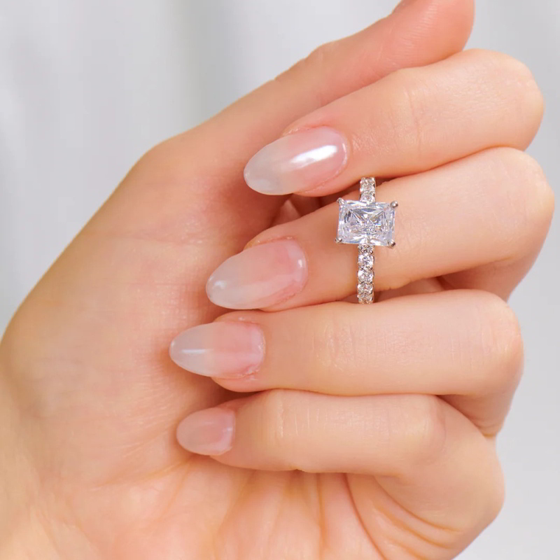 Giác cắt Radiant: Kết hợp hoàn hảo Emerald và Round Brilliant.