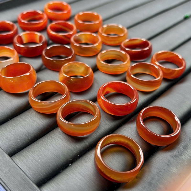 Nhẫn mã não đỏ cho người mệnh Hỏa và Thổ