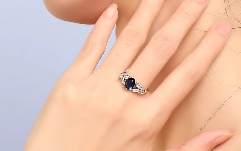 Phụ nữ độc thân: Tự do thể hiện cá tính qua vị trí đeo nhẫn