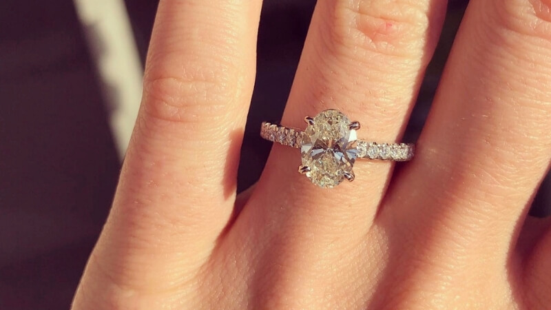 Nhẫn cầu hôn tín vật thiêng liêng chứa đựng tâm tư, tình cảm của chàng trai dành cho cô gái