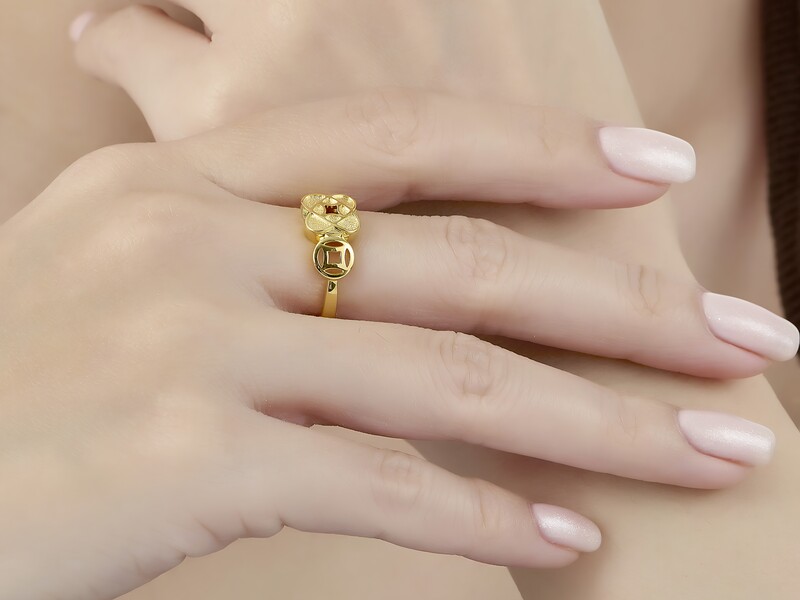 Vàng - lựa chọn hoàn hảo cho nhẫn ngón giữa.