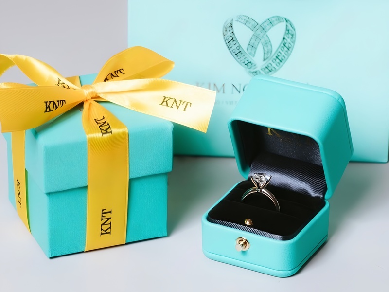 Chuyên gia Kim Ngọc Thủy tư vấn chọn nhẫn cầu hôn.