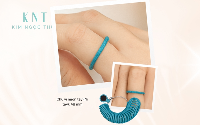 Chu vi ngón tay là 48mm vừa với nhẫn size 8