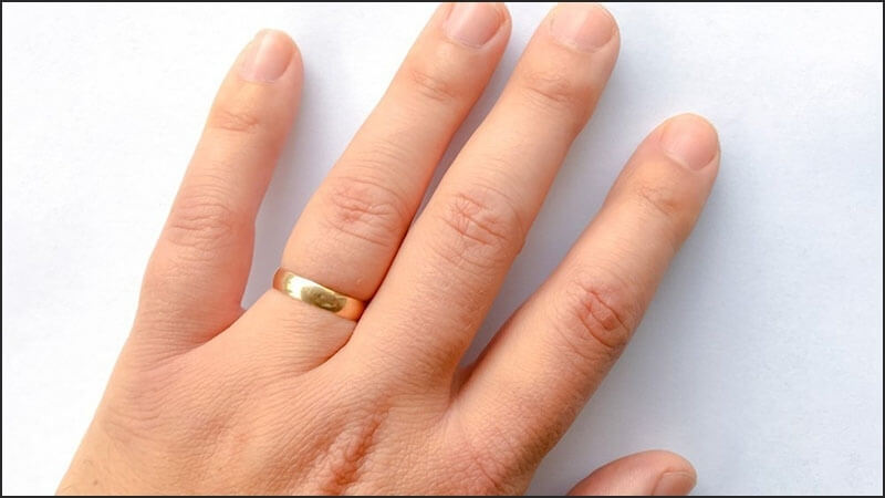 Đeo nhẫn bị chật sẽ khiến tay bạn bị khó chịu