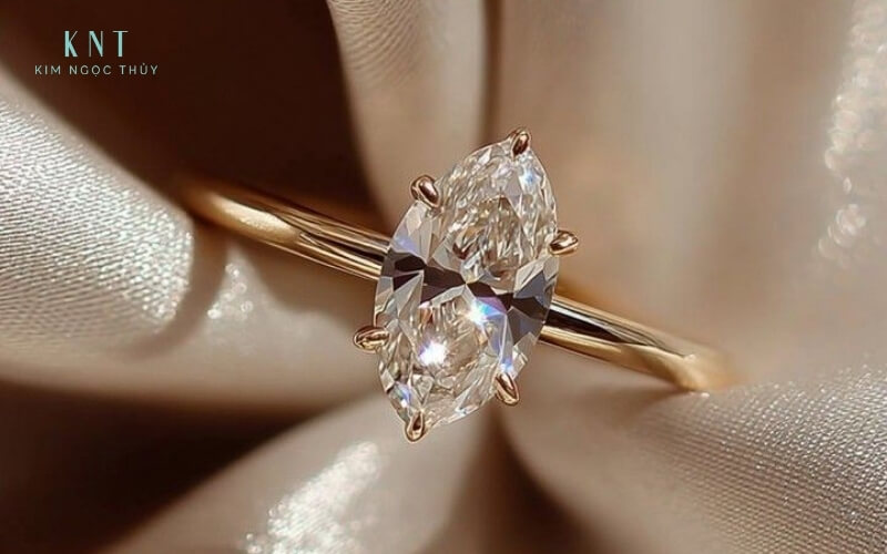 Nhẫn kim cương Marquise