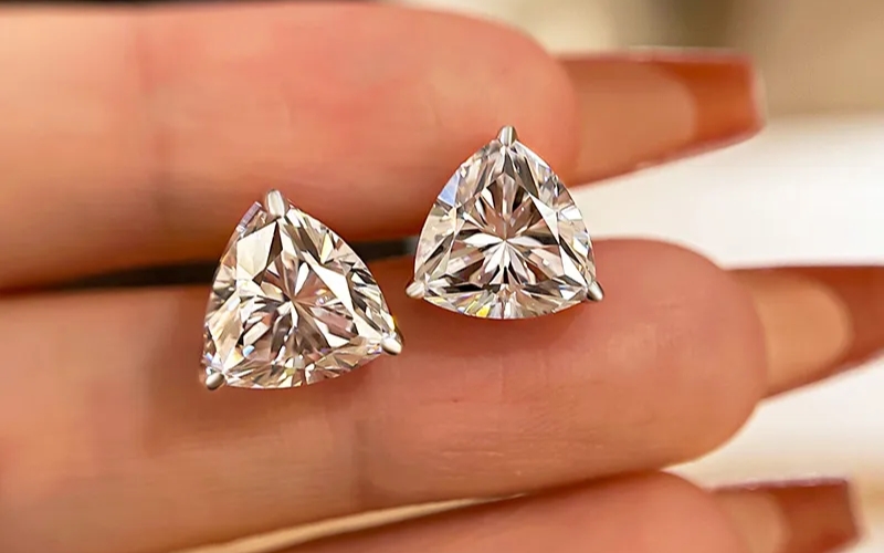 Chọn kim cương giác cắt Trilliant theo tiêu chuẩn 4Cs