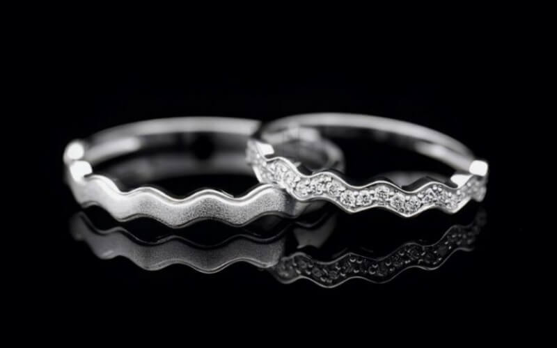 Cặp nhẫn cưới trơn cách điệu