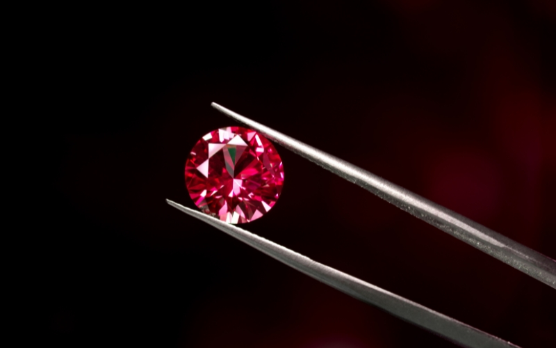 Kim cương đỏ chỉ có duy nhất một cấp độ Fancy Red